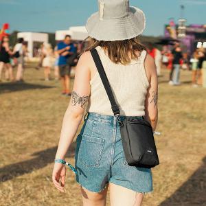 Pacsafe Go 隨行防盜斜背小方包 4.5L-沁心藍