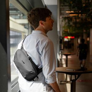 Pacsafe X 城市系列 防盜斜背胸腰包 5L-黑色