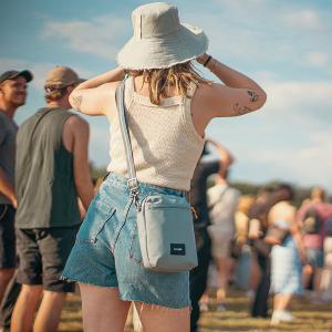 Pacsafe Go 隨行防盜斜背小方包 4.5L-沁心藍