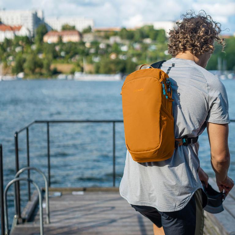 Pacsafe ECO 防盜單肩斜背包 (12L)-黑色