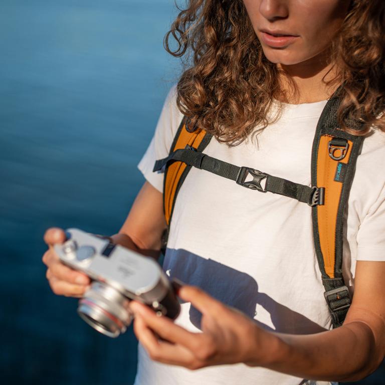 Pacsafe ECO 防盜登山後背包 (18L)-潮汐藍