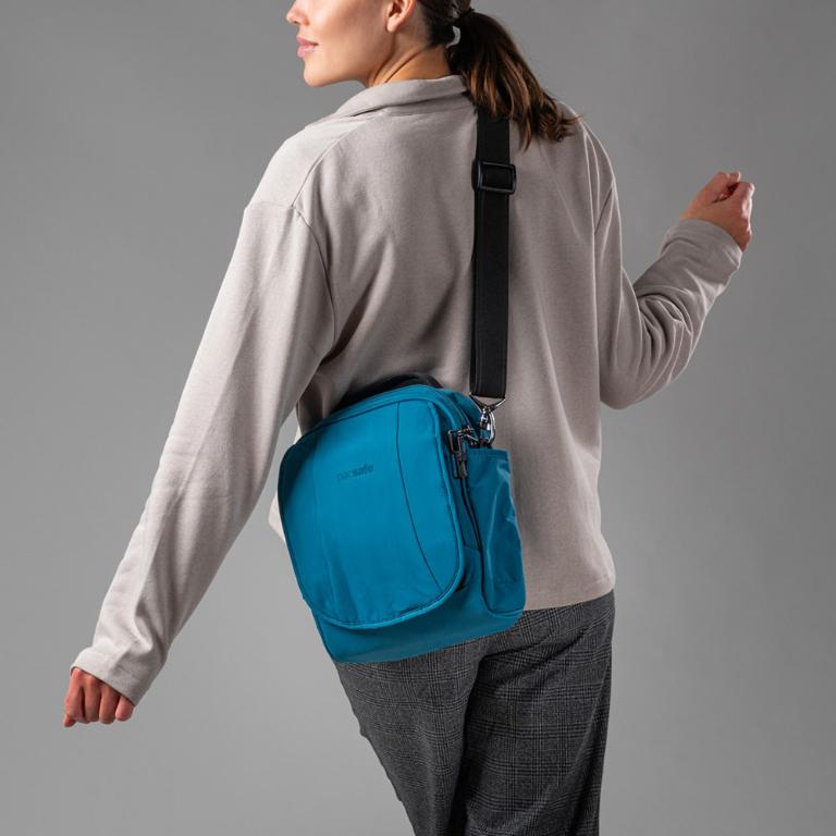 Pacsafe  LS200 ECONYL® Fabric 都市防盜斜肩包(7L)-潮汐藍