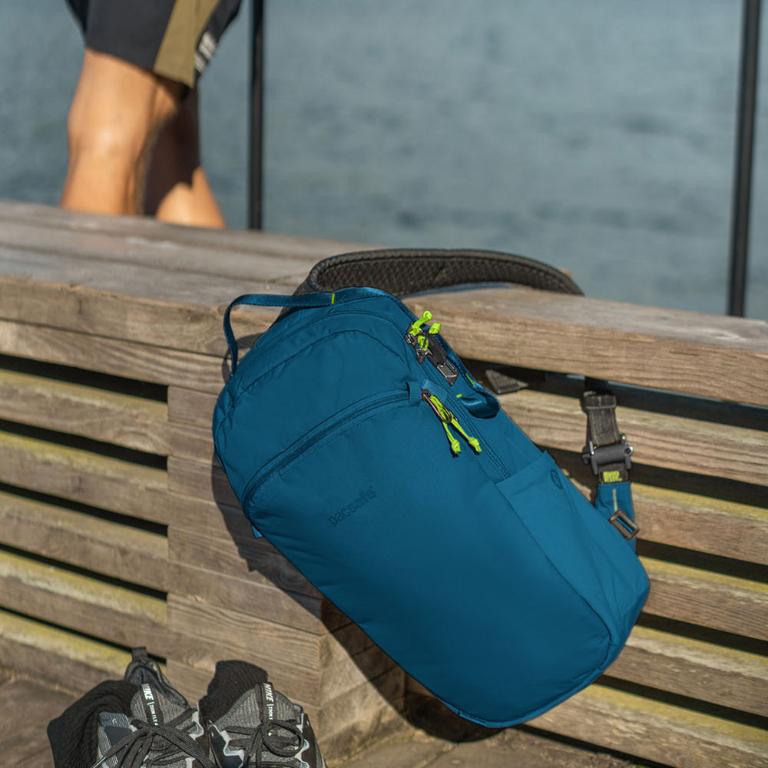 Pacsafe ECO 防盜單肩斜背包 (12L)-黑色