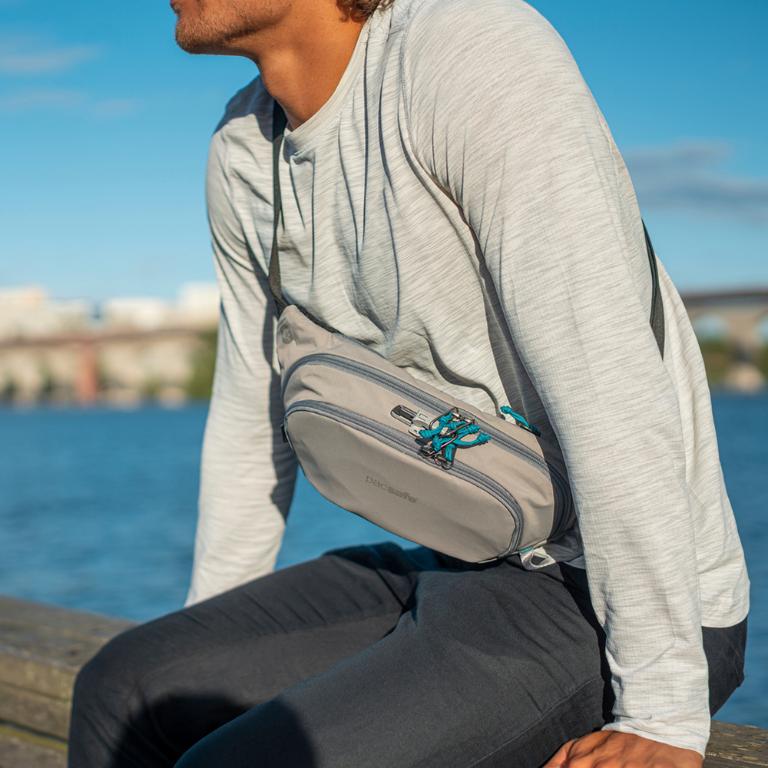 Pacsafe ECO 防盜側背胸腰包 (3.5L)-黑色