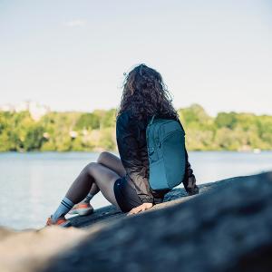 Pacsafe ECO 防盜單肩斜背包 (12L)-黑色