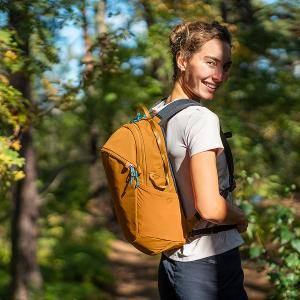 Pacsafe ECO 防盜登山後背包 (18L)-潮汐藍