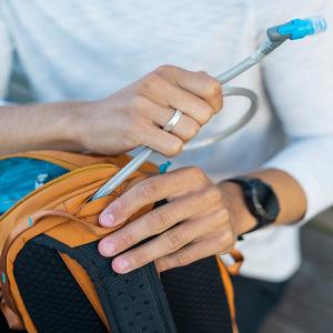 Pacsafe ECO 防盜單肩斜背包 (12L)-黑色