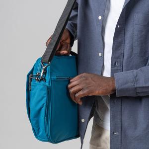 Pacsafe  LS200 ECONYL® Fabric 都市防盜斜肩包(7L)-潮汐藍