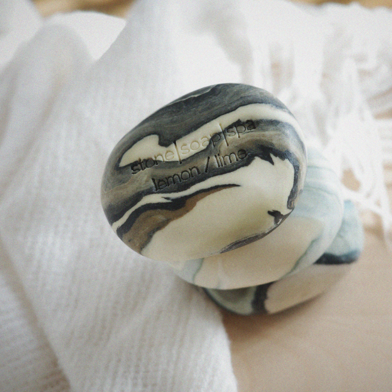 蔥鬱長假 鵝卵石香氛輕柔磨砂皂 287