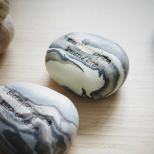 蔥鬱長假 鵝卵石香氛輕柔磨砂皂 287