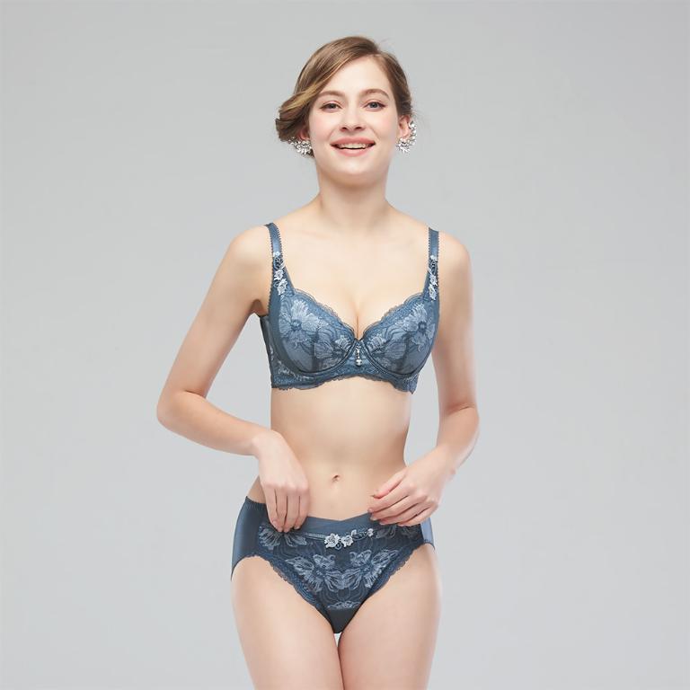 【思薇爾】花菱魅影系列M-XXL蕾絲刺繡中腰三角女內褲(星塵藍)