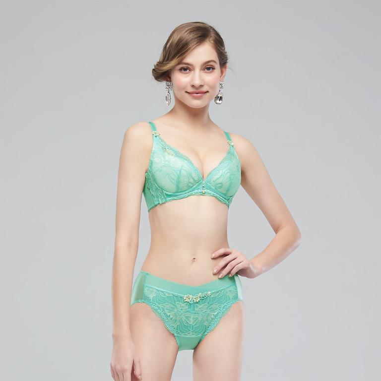 【思薇爾】花菱魅影系列M-XXL蕾絲刺繡中腰三角女內褲(仙湖綠)