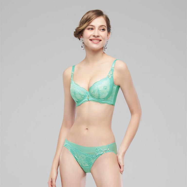 【思薇爾】花菱魅影系列M-XL蕾絲刺繡低腰三角女內褲(仙湖綠)