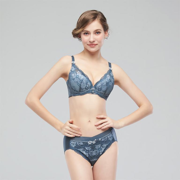 【思薇爾】花菱魅影系列B-E罩軟鋼圈蕾絲刺繡集中包覆女內衣(星塵藍)