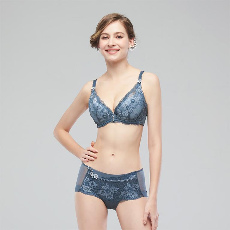 【思薇爾】花菱魅影系列M-XL蕾絲刺繡中低腰平口女內褲(星塵藍)