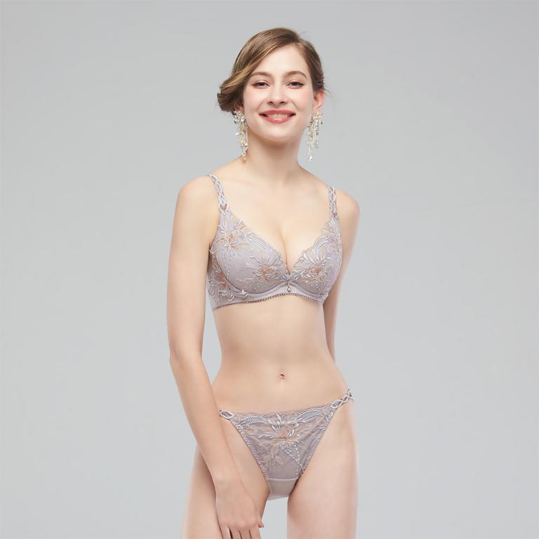 【思薇爾】浮花金萃系列M-XL蕾絲刺繡低腰三角女內褲(橡灰色)