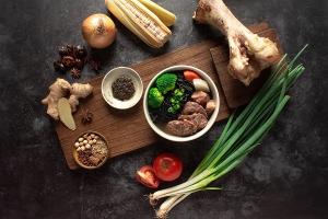 【創鑫生機x自在食刻】-黑松露牛肉竹炭蒟蒻麵