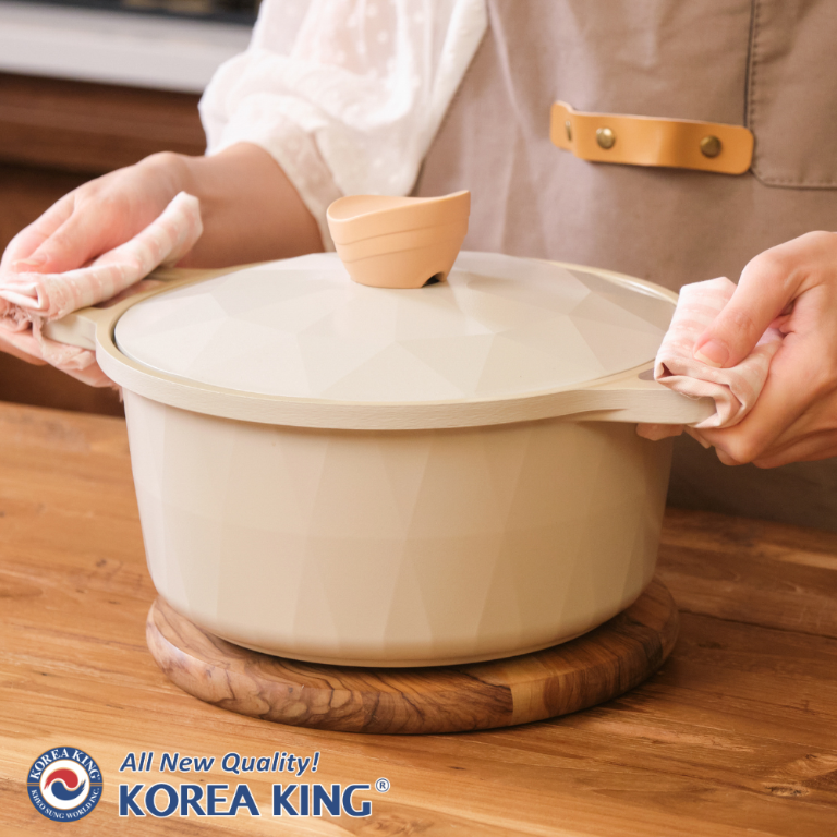 【Korea King】韓國製 Crystal 陶瓷水妍晶緻湯鍋系列22cm-香頌拿鐵、勃根地紅