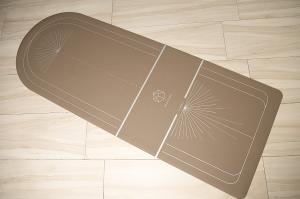 Lumiere 光之日晷 4mm柔霧皮革半圓天然橡膠瑜珈墊-沙漠色銀紋特別版