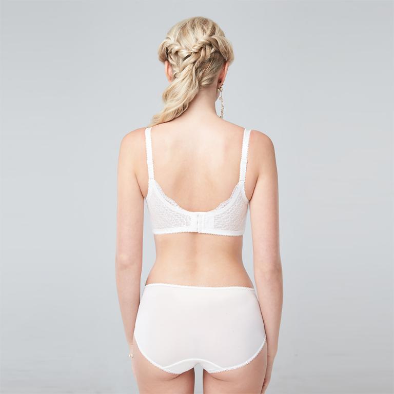 【思薇爾】晶燦珠戀系列M-XXL涼感消臭蕾絲刺繡中腰三角女內褲(奶酪白)