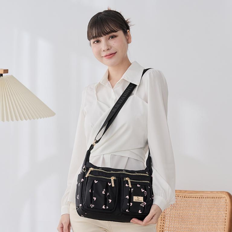 B.S.D.S冰山袋鼠 - 勾心紅妝 - 甜美刺繡造型多層斜背包 - 心型粉【G5035K】