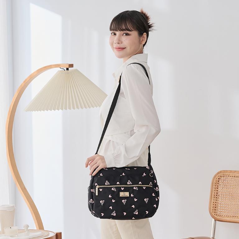 B.S.D.S冰山袋鼠 - 勾心紅妝 - 甜美刺繡圓弧造型斜背包 - 心型粉【G066K】