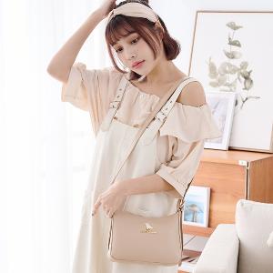 B.S.D.S冰山袋鼠 - 午後濃茶 - 簡約手提兩用月亮包 - 奶茶杏【P6152-C】