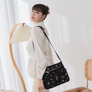 B.S.D.S冰山袋鼠 - 勾心紅妝 - 甜美刺繡多口袋斜背包 - 心型粉【G089K】