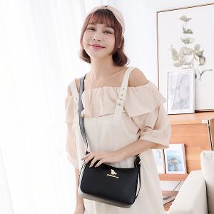 B.S.D.S冰山袋鼠 - 午後濃茶 - 簡約手提兩用月亮包 - 炭焙黑【P6152-K】