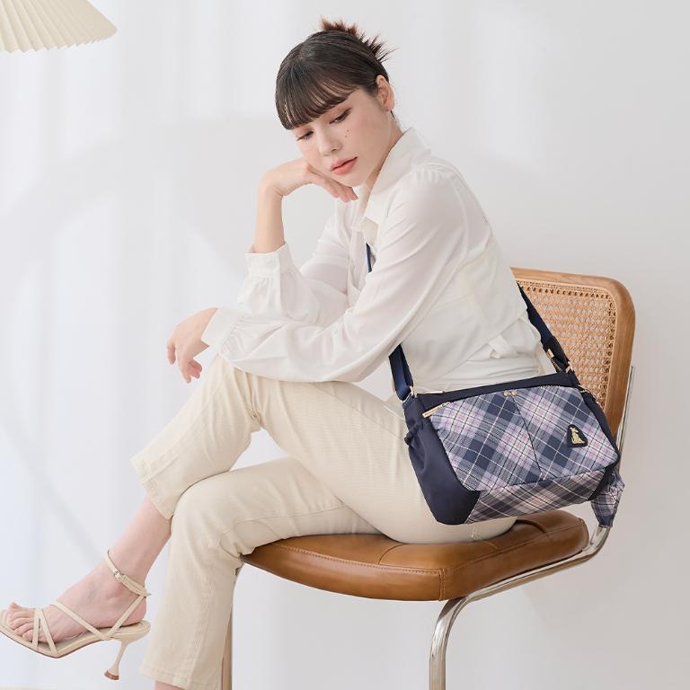 B.S.D.S冰山袋鼠 - 都會名伶 - 英倫風多層收納斜背包 - 古典藍【K095B】