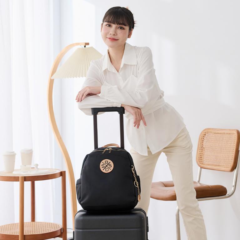 B.S.D.S冰山袋鼠 - 黑色狂想曲 - 古典輕奢多層附插袋後背包 - 駱色黑【S-093K】