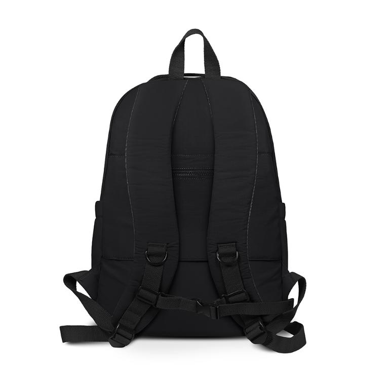 B.S.D.S冰山袋鼠 - 樂活遊記 - 格紋多口袋附插袋胸扣後背包 - 黑色【X1123K】