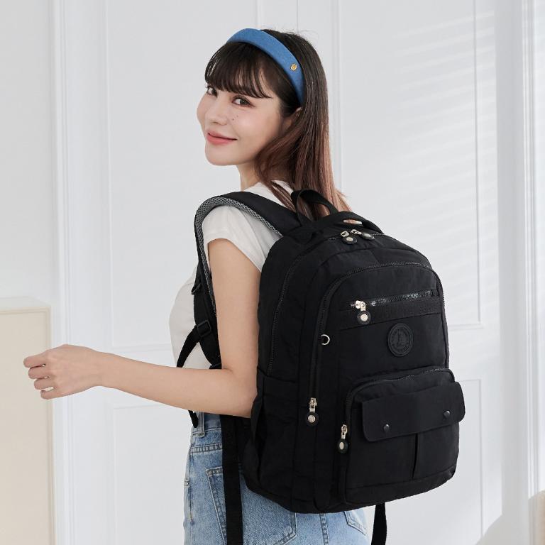 B.S.D.S冰山袋鼠 - 樂活遊記 - 格紋多口袋附插袋胸扣後背包 - 黑色【X1123K】