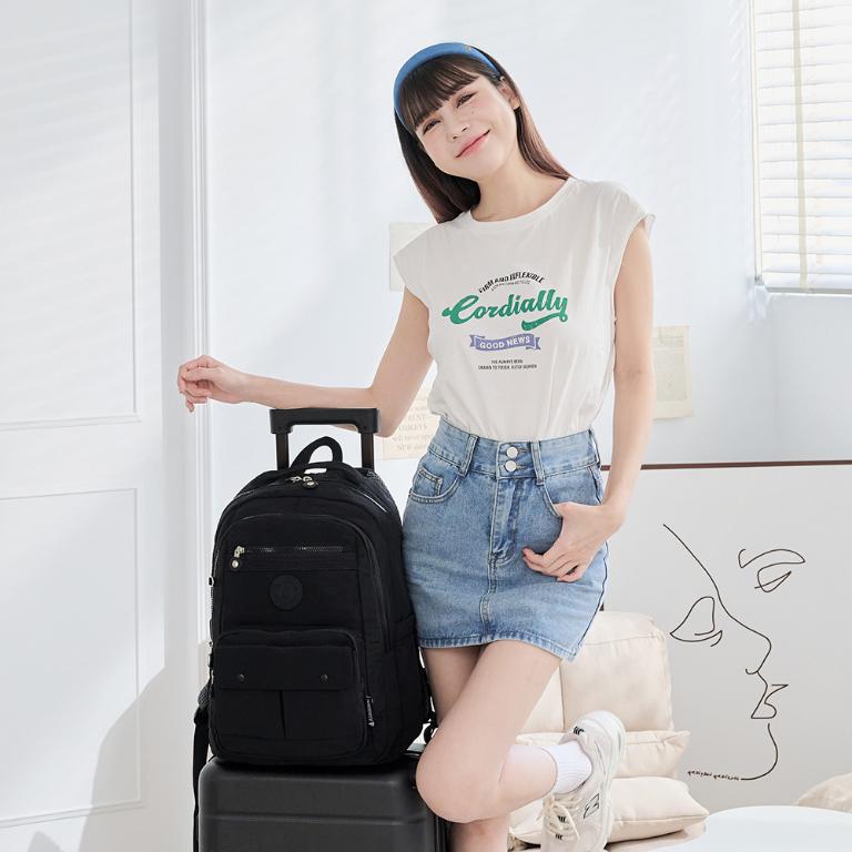 B.S.D.S冰山袋鼠 - 樂活遊記 - 格紋多口袋附插袋胸扣後背包 - 黑色【X1123K】