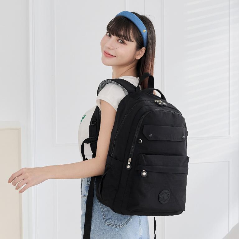 B.S.D.S冰山袋鼠 - 樂活遊記 - 格紋大容量附插袋胸扣後背包 - 黑色【X1250K】