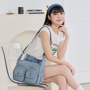 B.S.D.S冰山袋鼠 - 樂活遊記 - 格紋造型收納斜背包 - 藍色【X1218B】