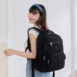 B.S.D.S冰山袋鼠 - 樂活遊記 - 格紋多口袋附插袋胸扣後背包 - 黑色【X1123K】
