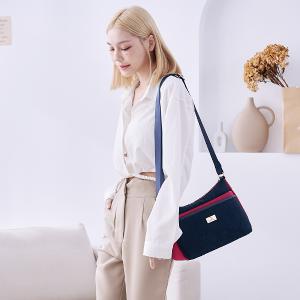 B.S.D.S冰山袋鼠 - 雙色聖代 - 玩色實搭休閒輕量斜背包 - 藏青莓【F2504-BP】