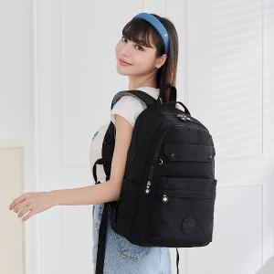 B.S.D.S冰山袋鼠 - 樂活遊記 - 格紋大容量附插袋胸扣後背包 - 黑色【X1250K】
