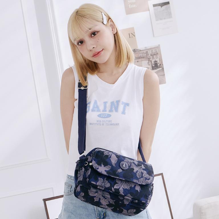 B.S.D.S冰山袋鼠 - 楓糖瑪芝 - 休閒多隔層斜背包 - 花繪風【0025BF】