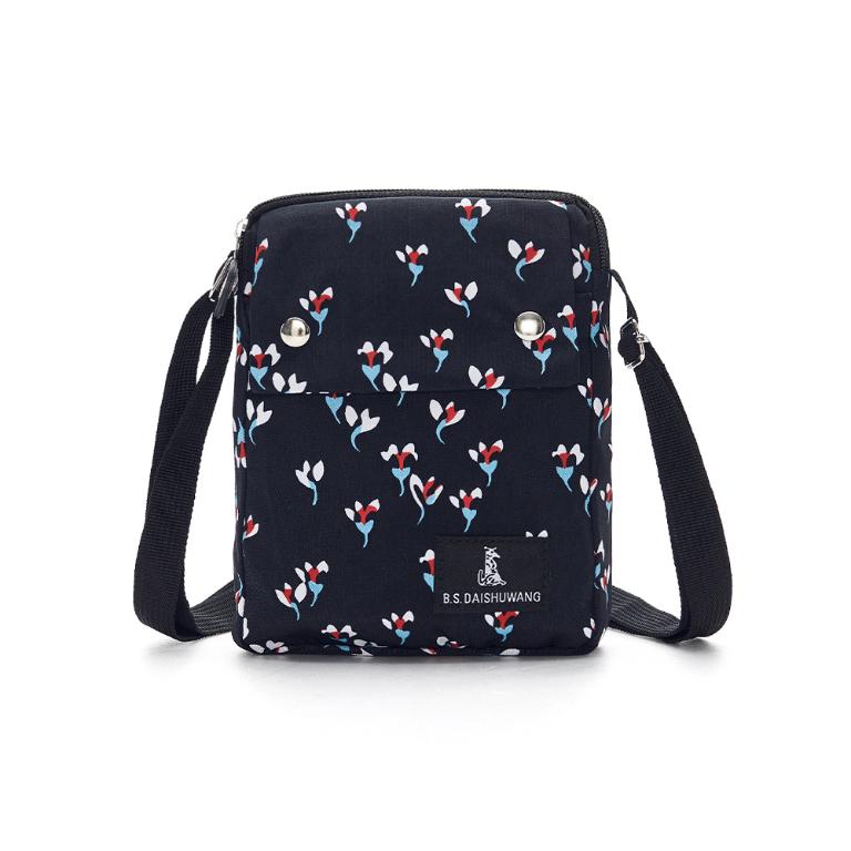 B.S.D.S冰山袋鼠 - 楓糖瑪芝 - 直立雙層斜背小包 - 花卉黑【129-3KF】