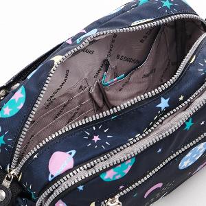 B.S.D.S冰山袋鼠 - 楓糖瑪芝 - 休閒多隔層斜背包 - 花繪風【0025BF】