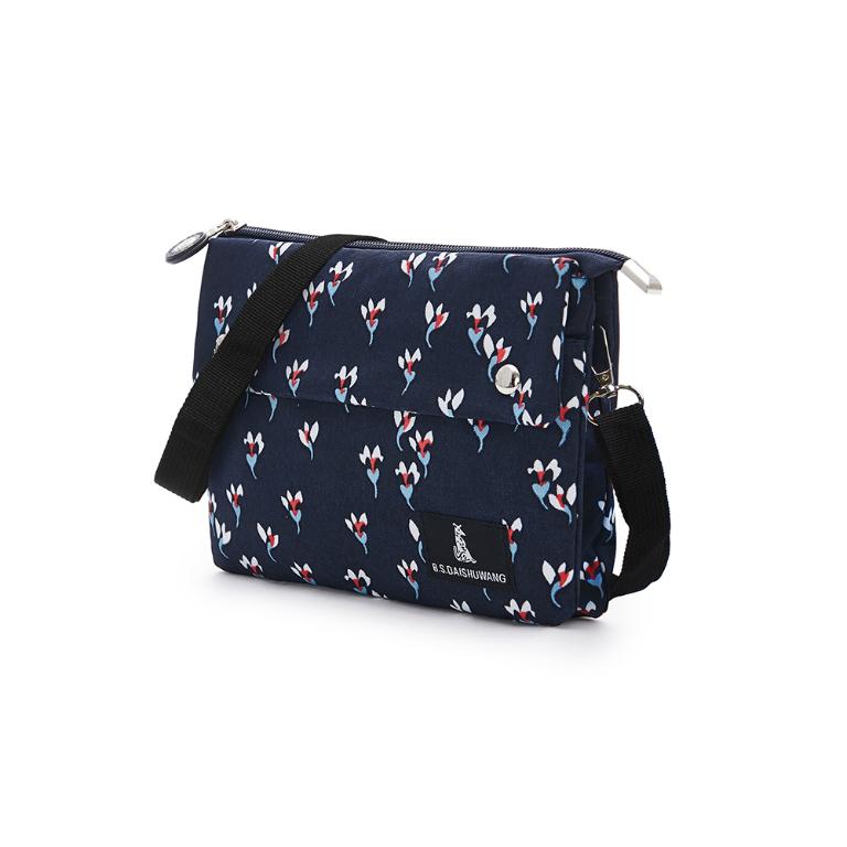 B.S.D.S冰山袋鼠 - 楓糖瑪芝 - 橫式三層斜背小包 - 花卉黑【003KF】