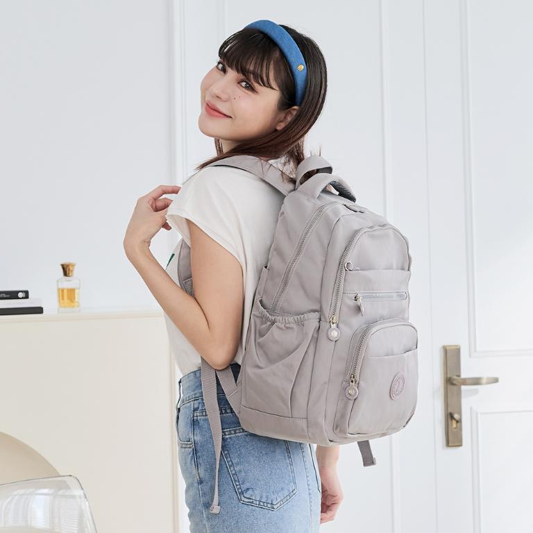 B.S.D.S冰山袋鼠 - 時光旅人 - 知性大容量附插袋胸扣後背包 - 薄霧灰【B1810-GR】