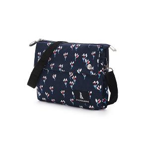 B.S.D.S冰山袋鼠 - 楓糖瑪芝 - 橫式三層斜背小包 - 花卉黑【003KF】