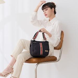 B.S.D.S冰山袋鼠 - 非常莓好 - 織帶拼接手提兩用包 - 紅磚黑【8012-KR】