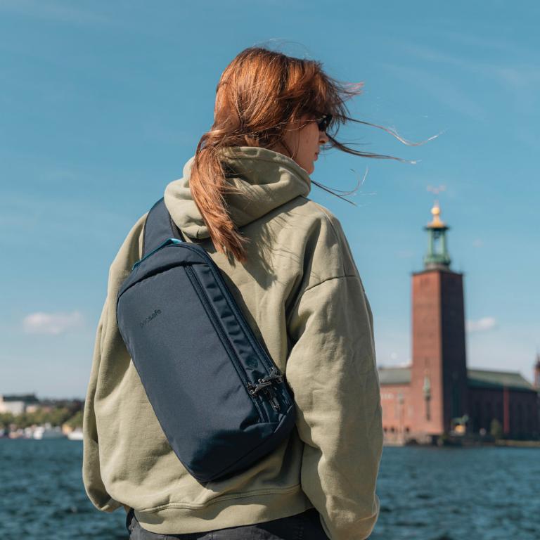 Pacsafe Vibe 325 防盜斜背胸背包(10L)-深藍色