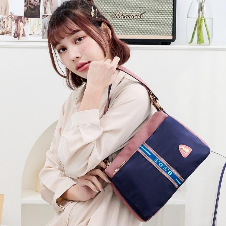 B.S.D.S冰山袋鼠 - 非常莓好 - 織帶拼接多口袋斜肩包 - 甜粉藍【7003-BP】