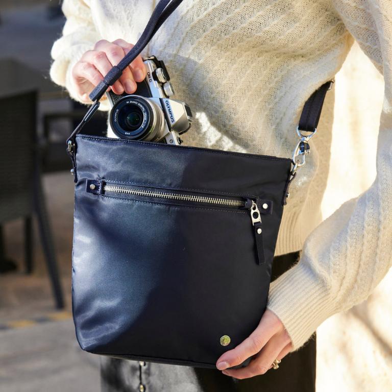 Pacsafe W 防盜斜肩包3L-深藍色