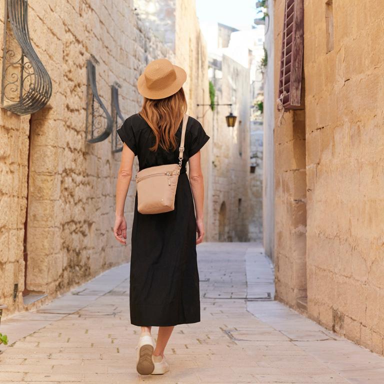 Pacsafe W 防盜斜肩包3L-褐色